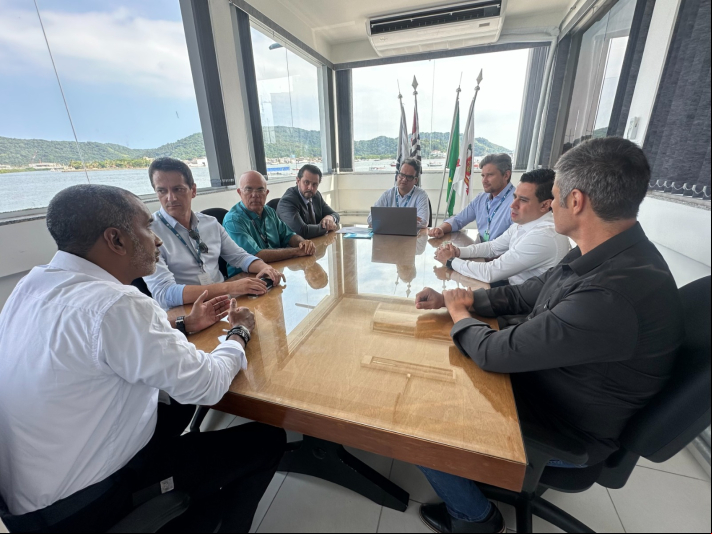 Superintendente do Porto de Itajaí realiza visita técnica no Porto de Santos