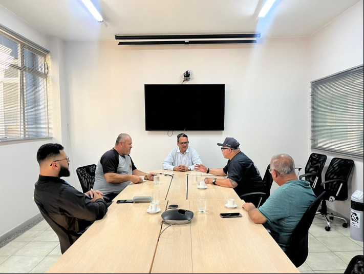 Superintendente do Porto de Itajaí ouve demandas dos caminhoneiros e reforça plano para novo estacionamento Superintendente do Porto de Itajaí ouve demandas dos caminhoneiros e reforça plano para novo estacionamento